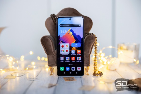 Обзор смартфона TECNO SPARK 10 Pro: минимализм, стекло и дерзкая фронталка 