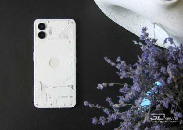 Обзор смартфона Nothing Phone (2): ярче, мощнее, дороже, но всё ещё очень необычно 