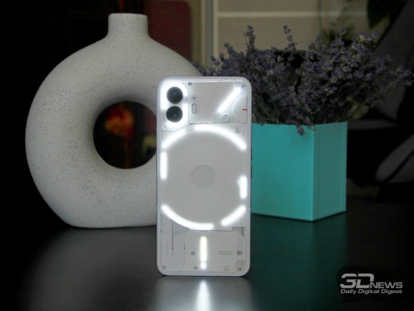 Обзор смартфона Nothing Phone (2): ярче, мощнее, дороже, но всё ещё очень необычно 