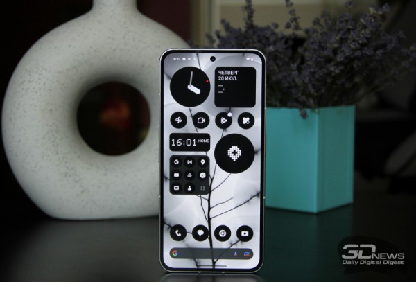 Обзор смартфона Nothing Phone (2): ярче, мощнее, дороже, но всё ещё очень необычно 