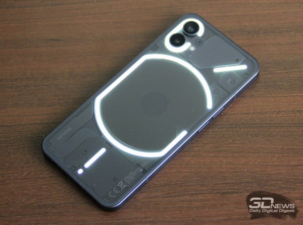 Обзор смартфона Nothing Phone (1): не такой, как все 